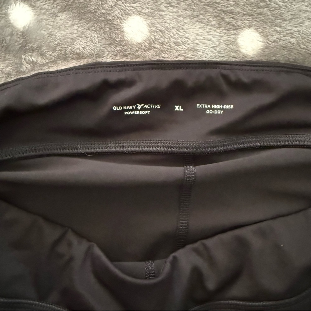 Old Navy Black Women's Skort with Built-In Shorts - Picture 3 of 4